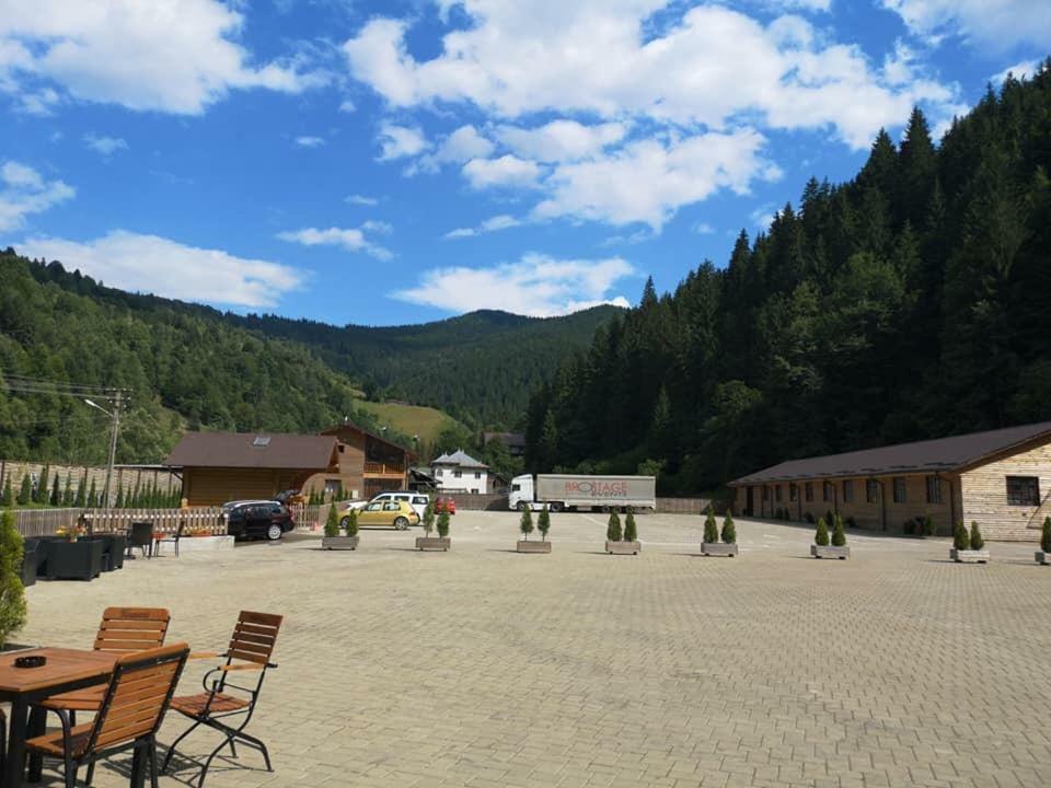 Hotel D' Magic Brosteni Esterno foto
