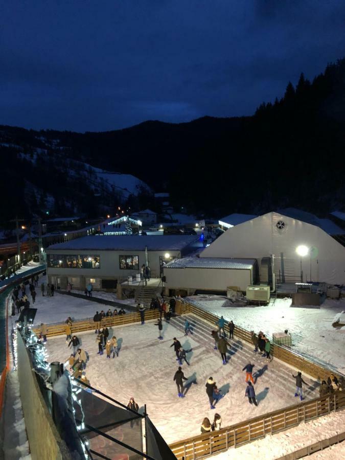 Hotel D' Magic Brosteni Esterno foto